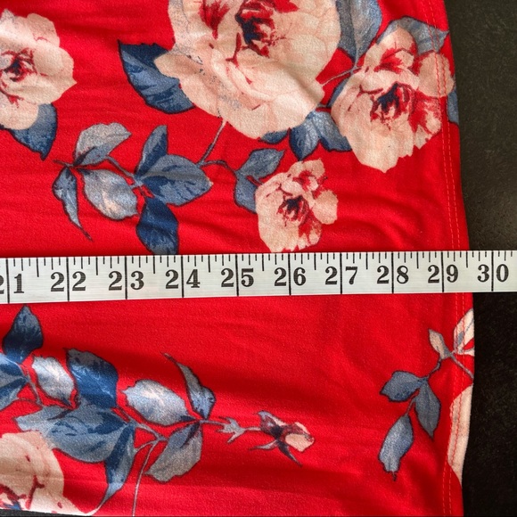 Floral Red Dress with Criss-cross Front V-neck - Picture 7 of 9